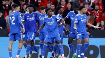 خبير تحكيمي يفجر مفاجأة.. طرد مستحق لنجم ريال مدريد أمام بنفيكا بالدوري الأوروبي